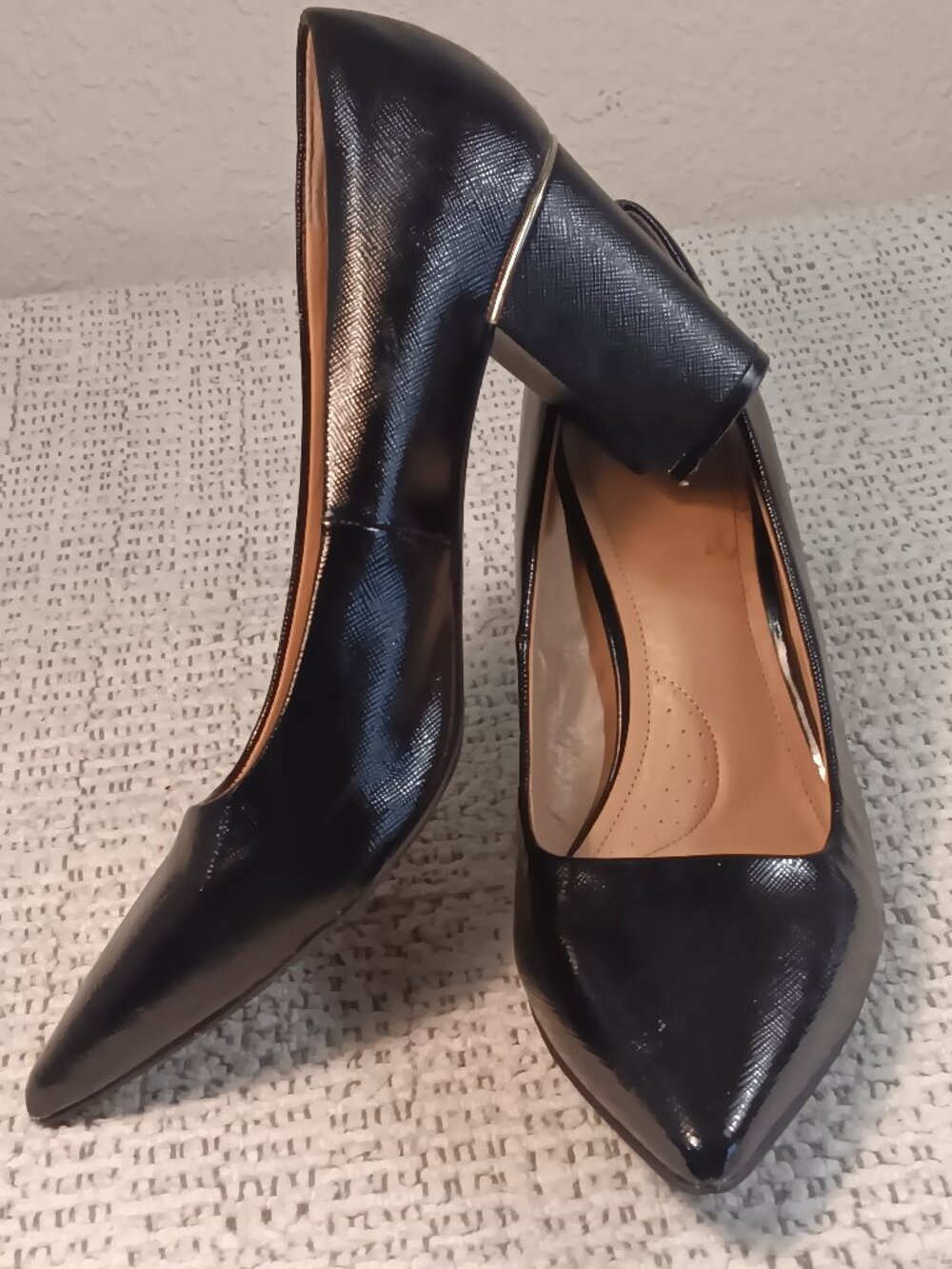 db Dress Barn 'Gallery' women's chunky black pumps w/ gold embellishment sz 10 M